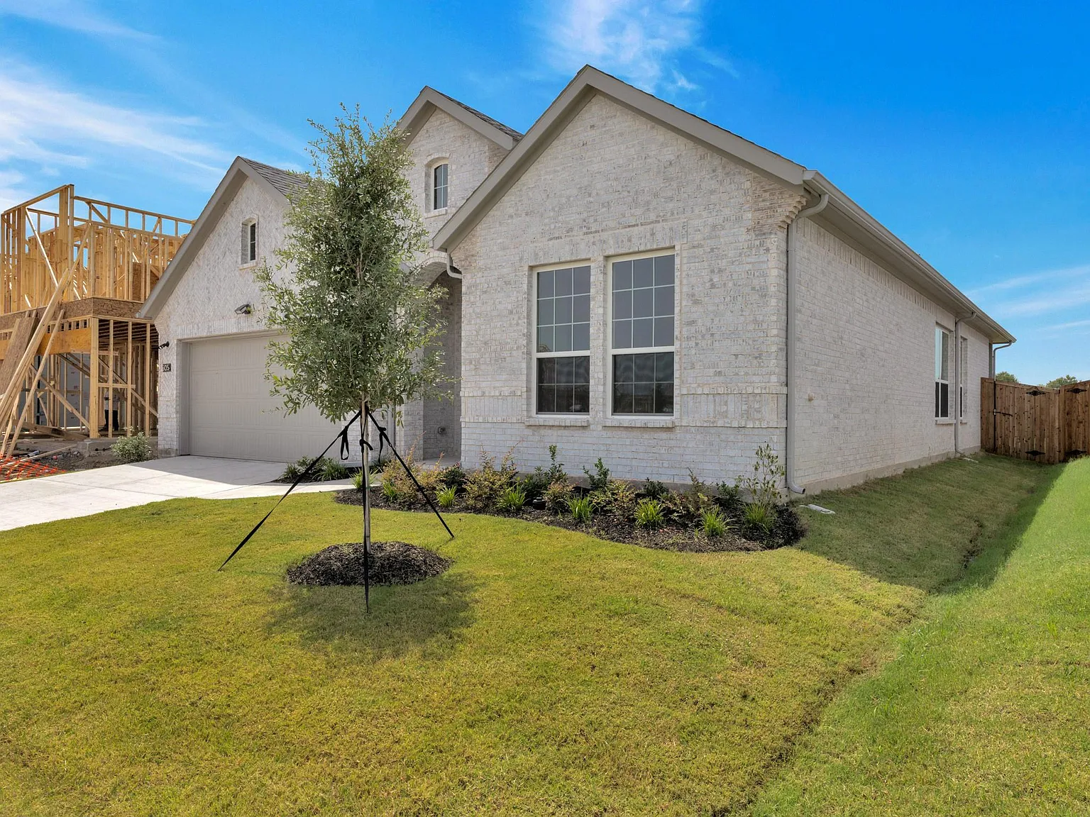4 bed, 2168 sqft, $2,300 — Photo 3