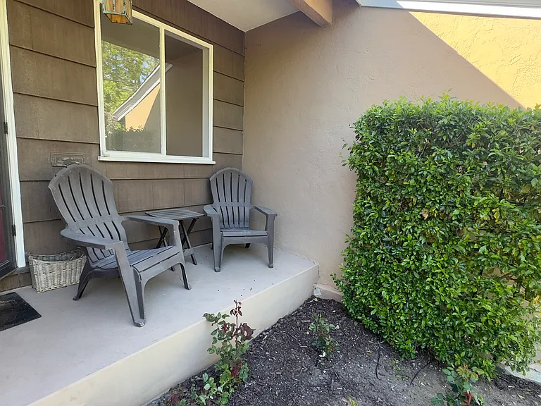 844 Gage Dr — Photo 2