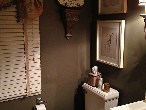 3rd image of 4574 Sixpenny Cir