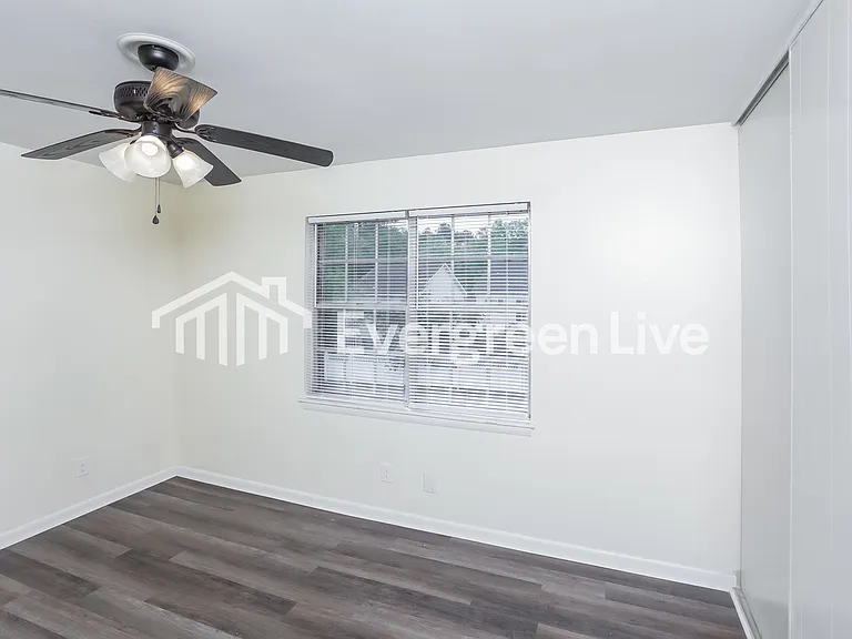 1605 Ashford Ln — Photo 11