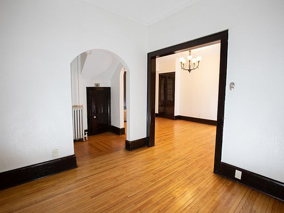 3rd image of 3036 Pleasant Ave #1