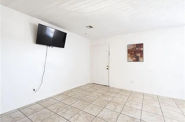 2524 Pecan Dr — Photo 3
