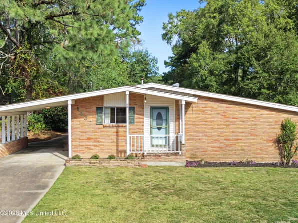 1107 Parkwood Cir, Picayune, MS 39466