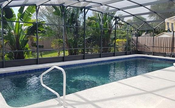 5th image of 730 Holbrook Cir