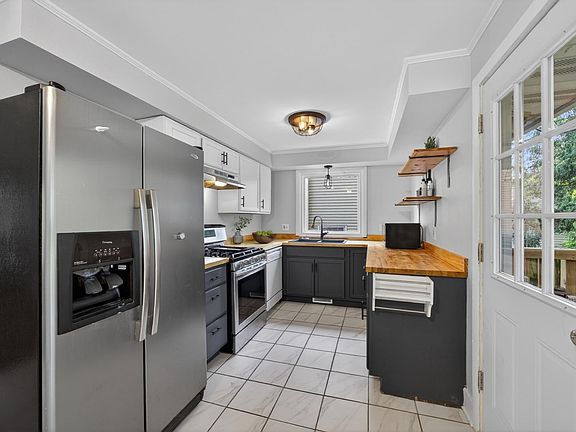 5th image of 548 22nd St NE