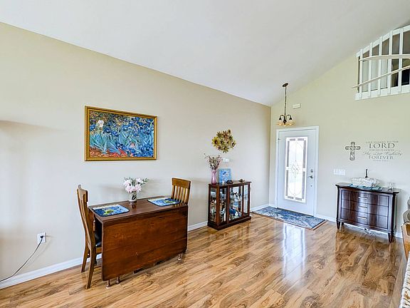 5th image of 523 Twin Lakes Dr