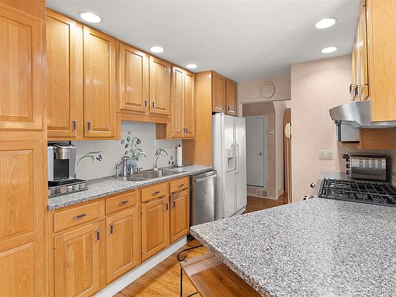 2nd image of 46 39th Street