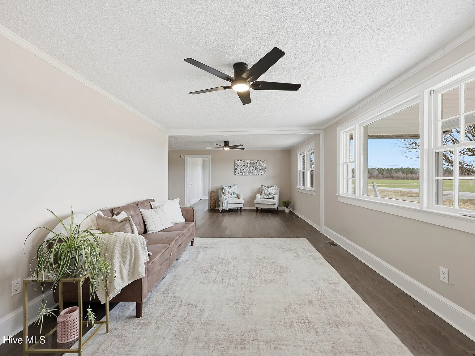 3 bed, 2.0 bath, 1739 sqft, $1,900 — Photo 3
