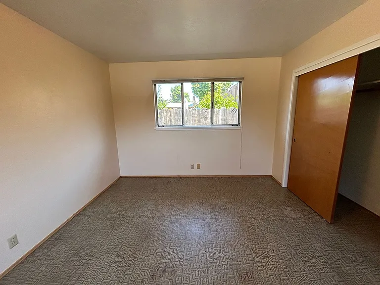 135 West Ave — Photo 12