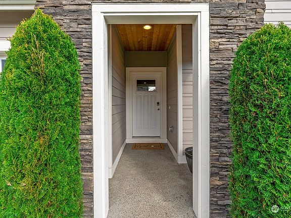 2nd image of 530 Rosewood Drive SW