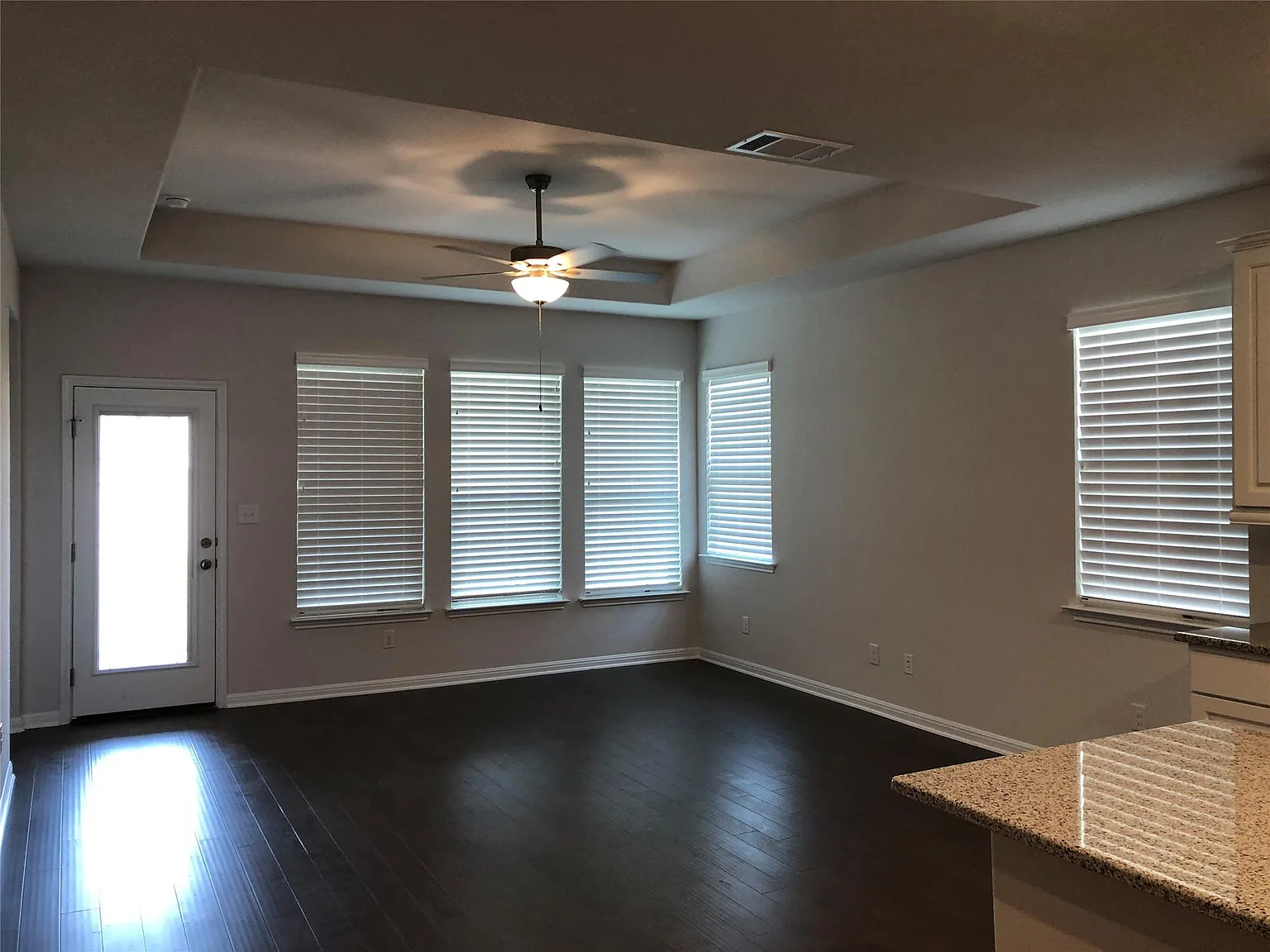 3 bed, 2.5 bath, 1960 sqft, $2,375 — Photo 3