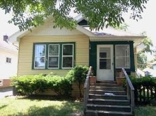 142 S Elmwood Ave, Waukegan, IL 60085