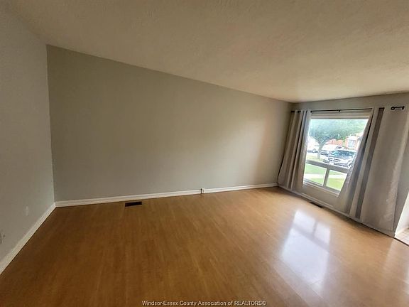 3rd image of 329 Victoria St S #20