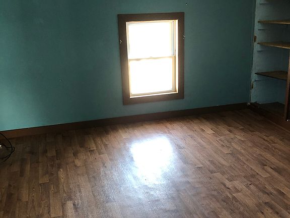 3rd image of 504 Main St