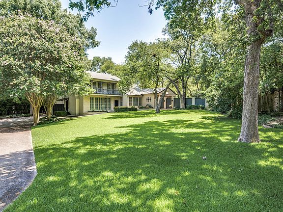 3rd image of 6627 Clubhouse Cir