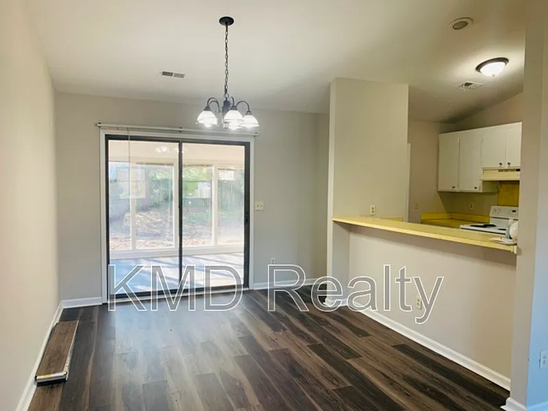 3 bed, 2.0 bath, 1493 sqft, $1,745 — Photo 3
