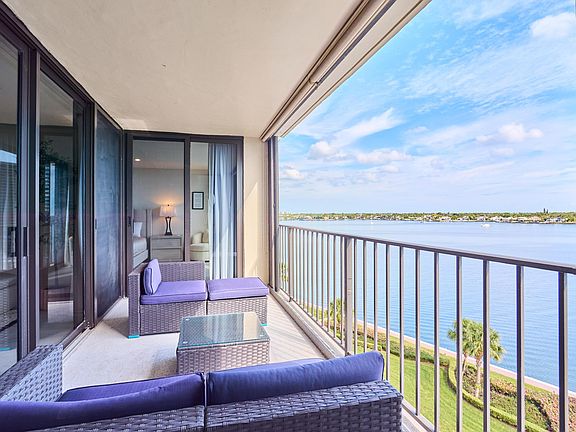3rd image of 124 Lakeshore Drive #829