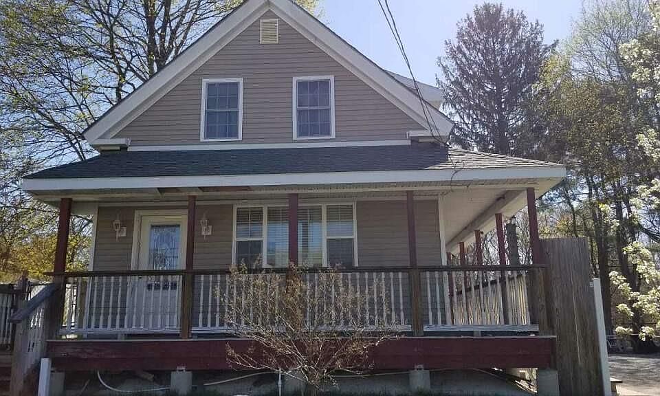 2nd image of 372 Main St