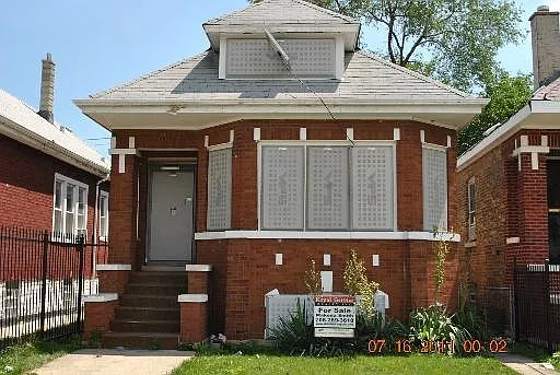 7127 S Rockwell St photo 1