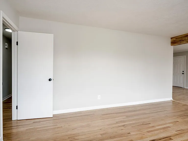 254 Hinman Dr — Photo 4