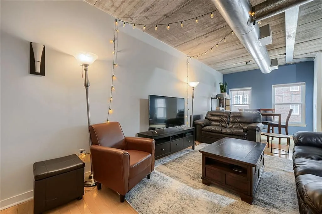 2 bed, 2.0 bath, 1181 sqft, $2,700 — Photo 1