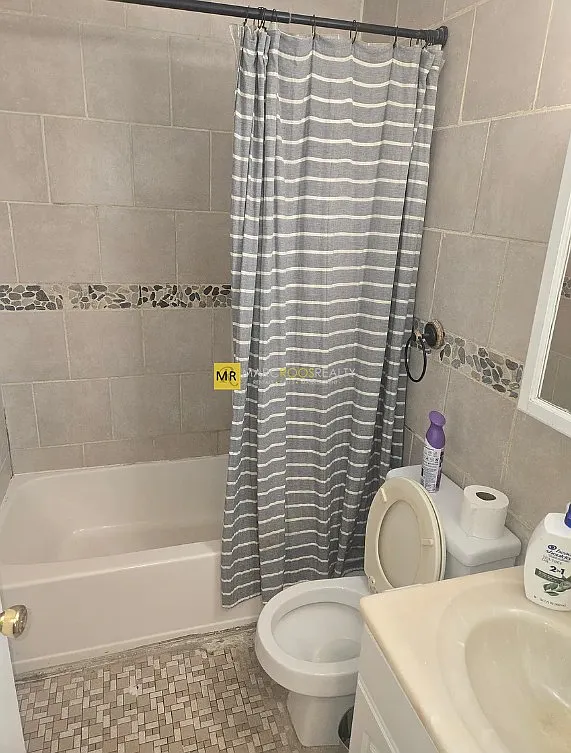 2 bed, 1.0 bath, 745 sqft, $2,400 — Photo 4