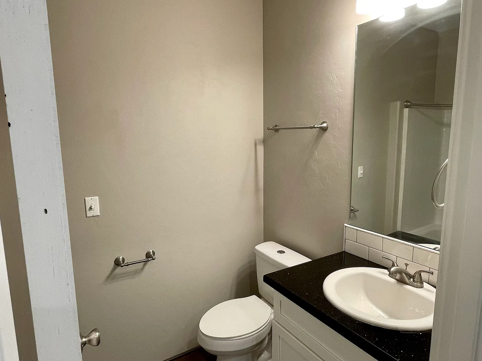 Studio, 350 sqft, $1,050 — Photo 2