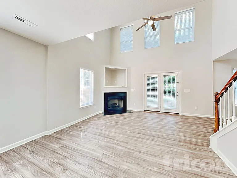 986 Peachtree Meadows Cir — Photo 2