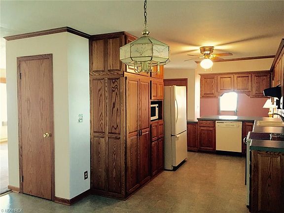 3rd image of 330 Winkler Dr
