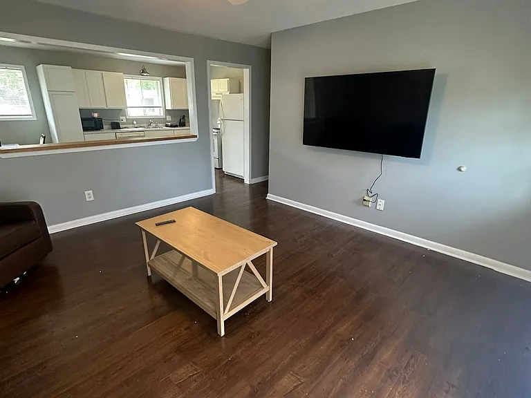 2222 N Rose Park Ave — Photo 5