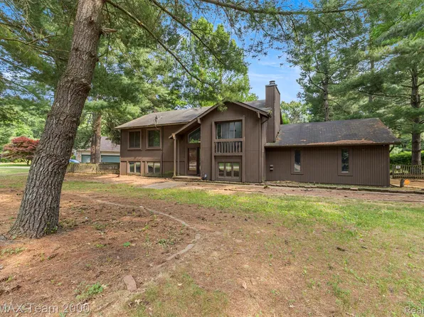 5445 Pine View Dr, Ypsilanti, MI 48197