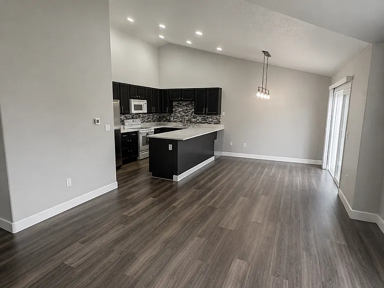 266 Rockview Dr — Photo 1