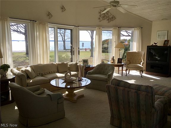 3rd image of 127 E Lakeshore Dr