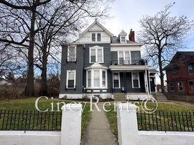 3223 Woodburn Ave, Cincinnati, OH