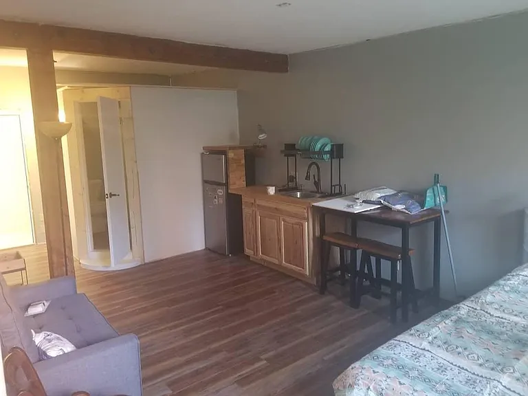 611 W Market St #A — Photo 2