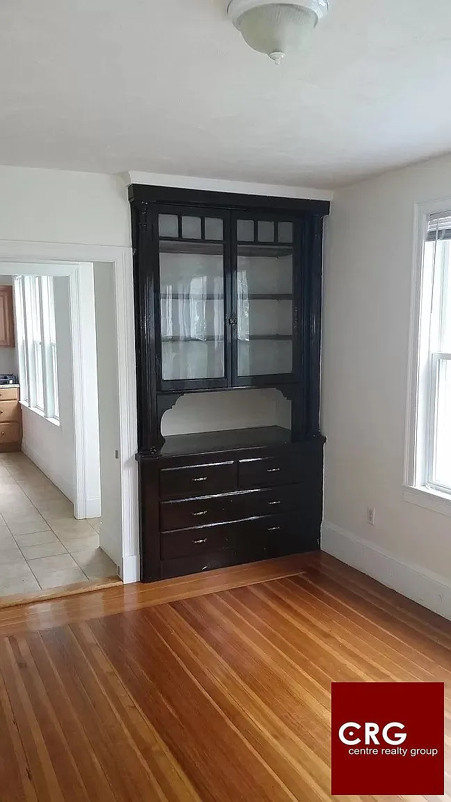 5 bed, 2.0 bath, 1600 sqft, $4,700 — Photo 3