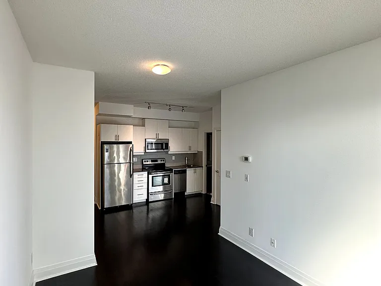 17 Kenaston Gdns #605 — Photo 9