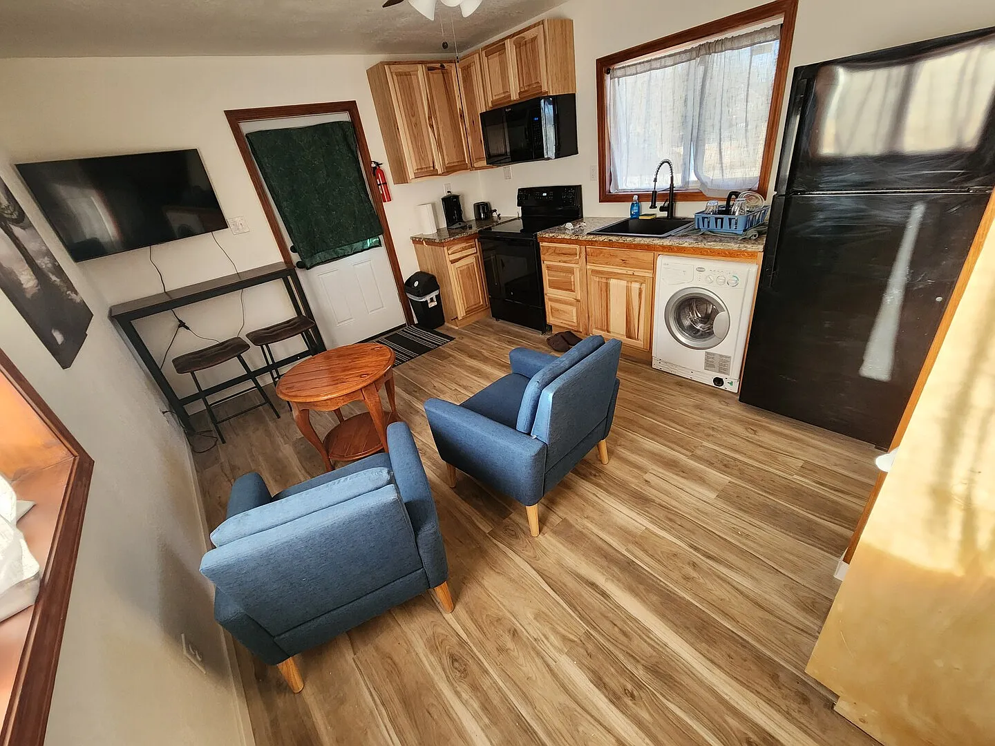 Tiny Home with Cabin Vibes — Photo 3