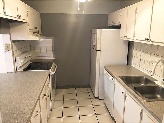 5th image of 261 SW Lincoln Cir N APT 3101