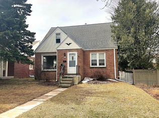 2117 W Marne Ave, Glendale, WI 53209