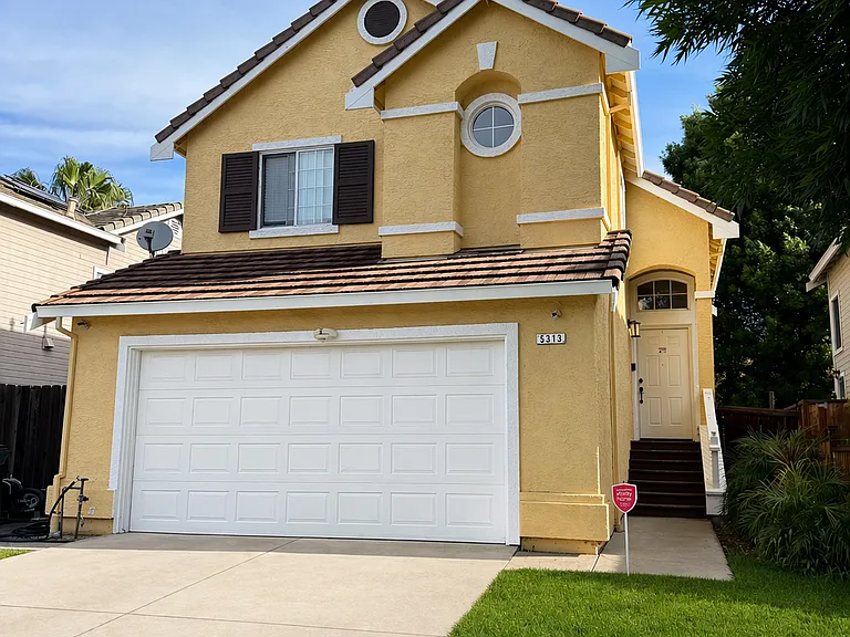5313 Woodside Way — Photo 1
