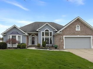 27 Button Bush Ct, Amherst, NY 14228