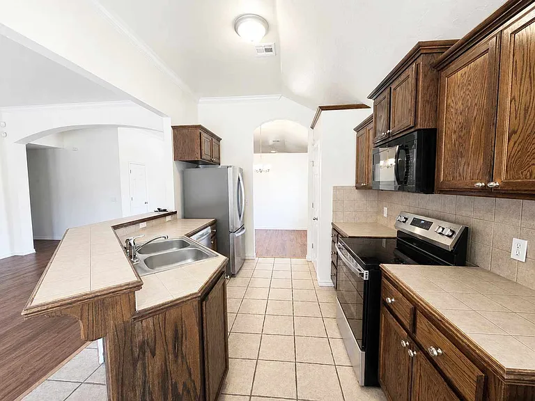 16001 Korie Dr — Photo 9
