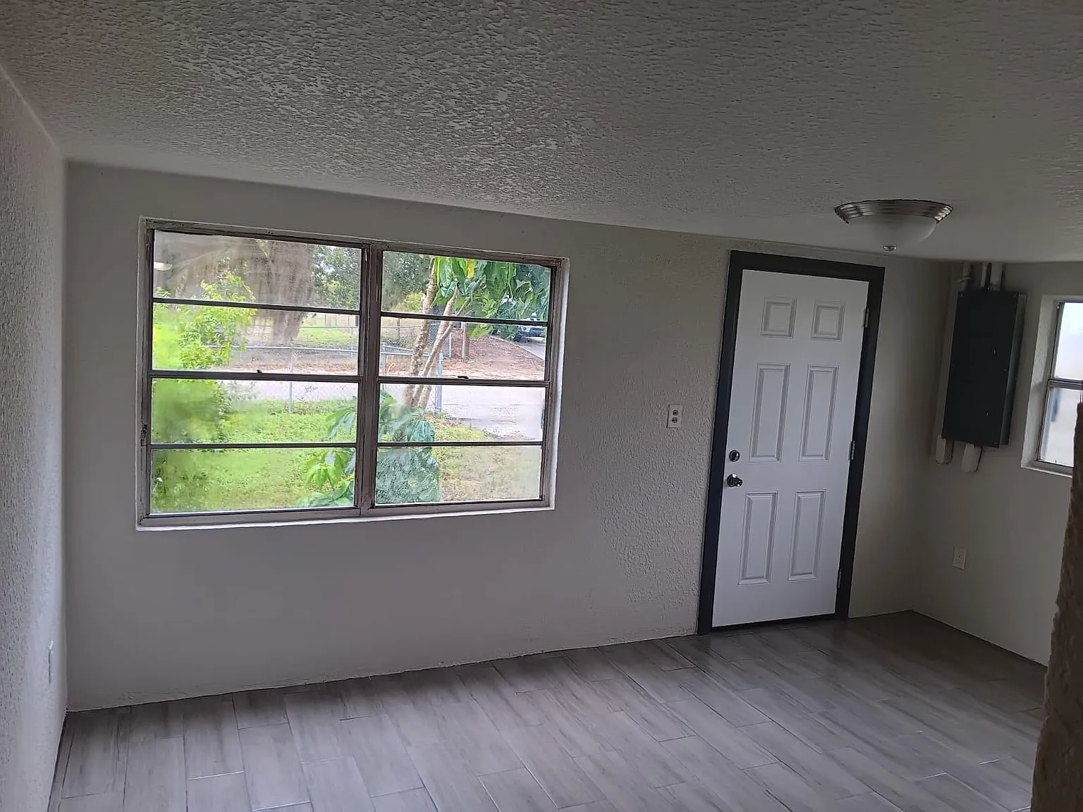 2 bed, 700 sqft, $1,800 — Photo 2