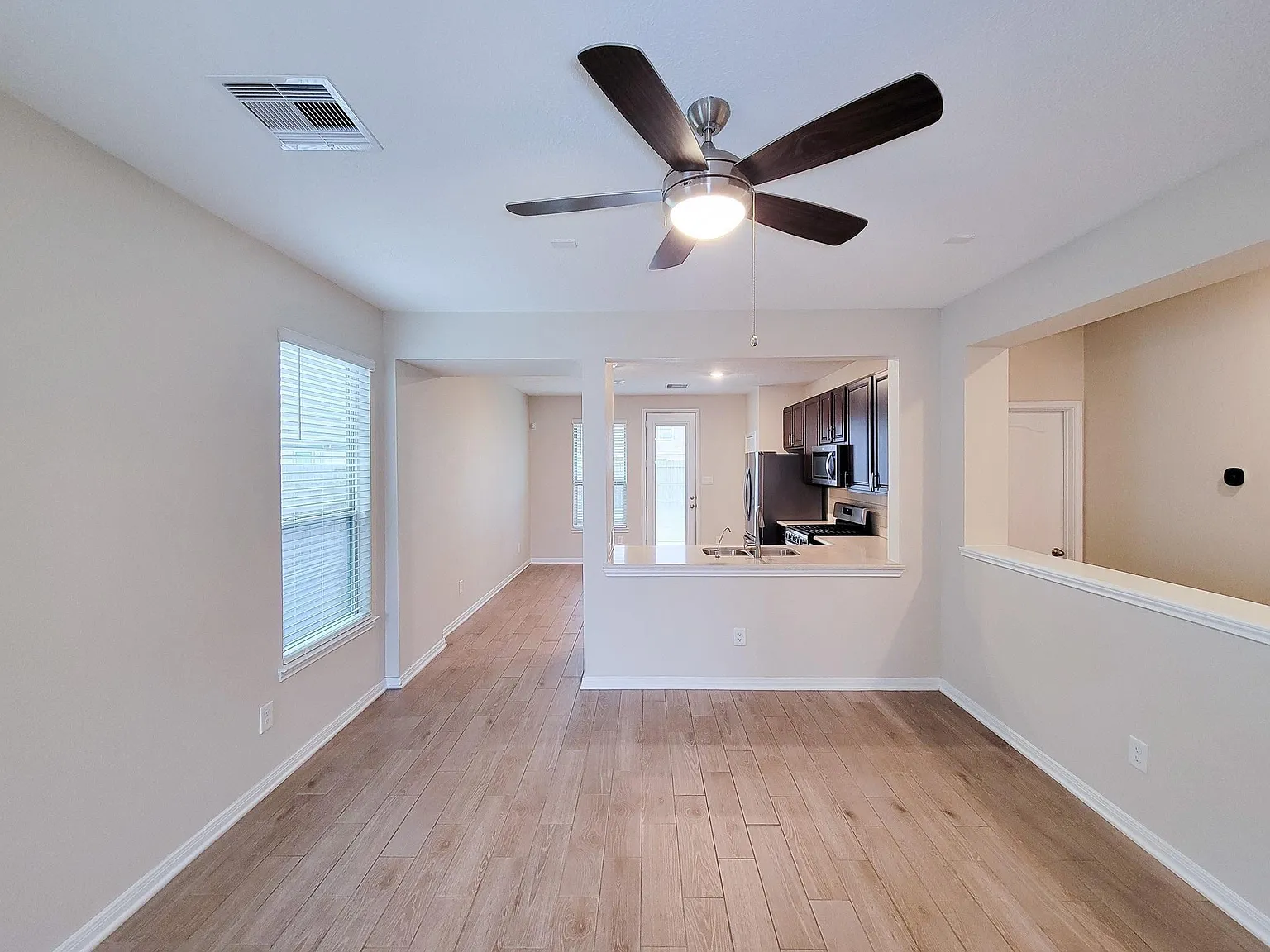 3 bed, 2.0 bath, 1655 sqft, $2,000 — Photo 4