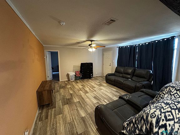 4th image of 1006 S Oak St