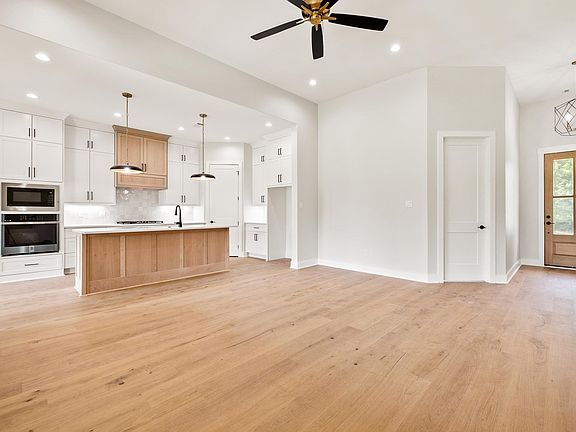 5th image of 6172 Majestic Waters Dr