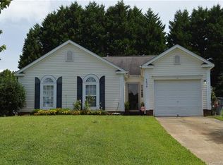 1636 Oakdale Green Dr, Charlotte, NC 28216