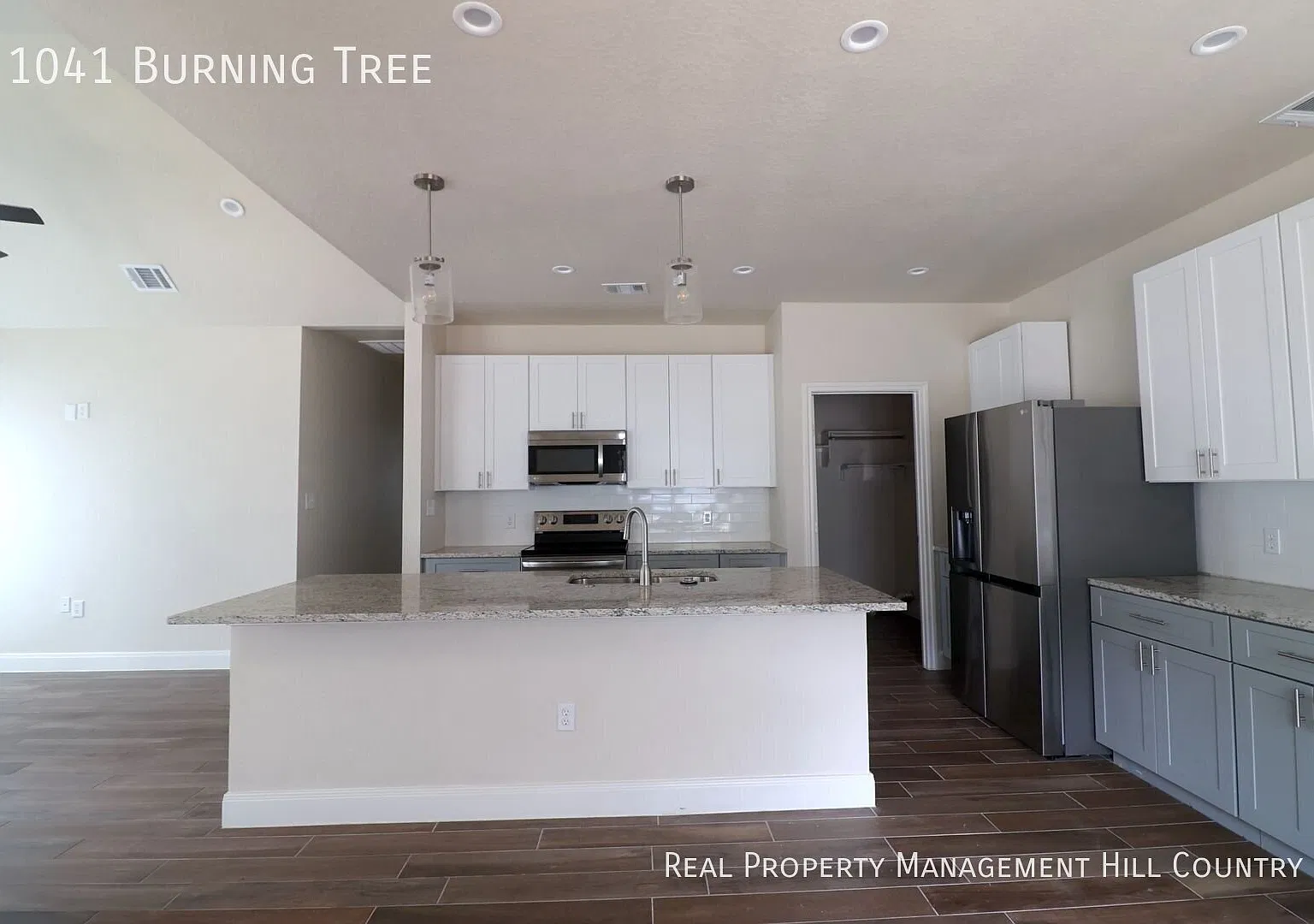 3 Bed 2 Bath with Granite Kitchen and Covered Carport — Photo 3