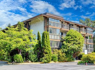 1009 McKenzie Ave #304, Saanich, BC V8X4B1